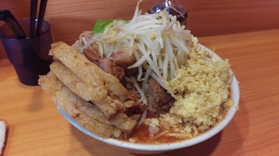 「大ラーメン豚入り【辛い奴ｱﾌﾞﾗｽｸﾅﾒﾆﾝﾆﾆｸﾏｼ生姜】」@ラーメン二郎 八王子野猿街道店2の写真