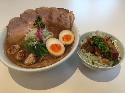 「醤油スペシャル＆角煮丼」@鶏そば朱雀の写真