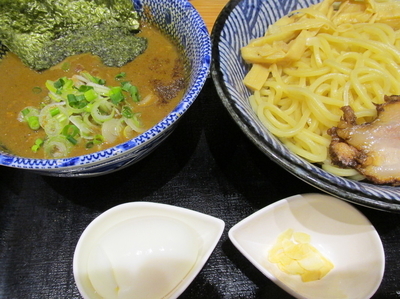 「カレーつけ麺（あつもり）+茹で玉子　「800円+ｻｰﾋﾞｽ」」@つけめん・らーめん・煮干そば 金狼の写真