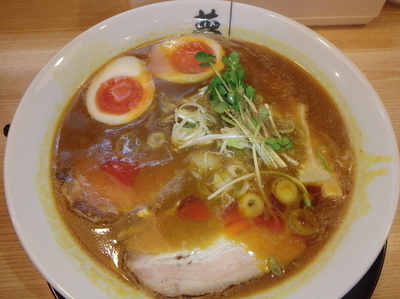 「コクまろカレー(780円)半熟味付玉子(100円)唐揚げセッ」@彩色ラーメン きんせい総本家夢風の写真
