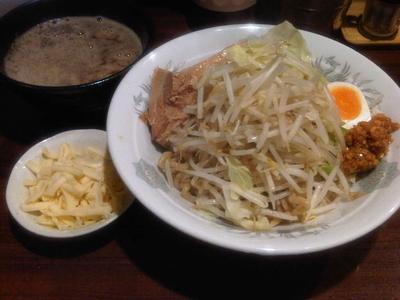 「塩つけ麺(味濃いめ&油多め&あつもり&ニンニク) + チーズ」@麺喰亭 まんぷくの写真