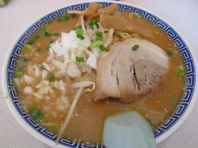 「味噌らーめん（あっさり）+中盛　「800円+ｻｰﾋﾞｽ」」@栄勝軒の写真