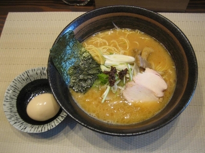 「鶏こく麺680円＋OPEN記念味玉サービス」@麺や KICHŌMENの写真
