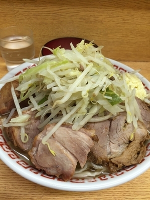 「小ブタ ニンニク 生卵」@ラーメン二郎 環七新新代田店の写真