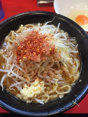 「辛いラーメン、ニンニク、アブラ、唐辛子、シビレ」@麺屋 桐龍の写真