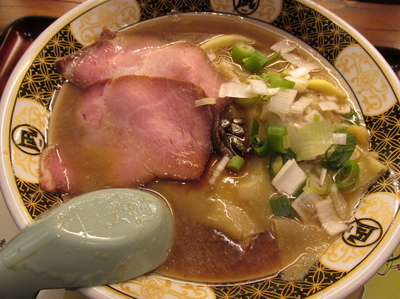 「煮干ラーメン+味玉　「850円+ｻｰﾋﾞｽ」」@ラーメン凪 大宮店の写真