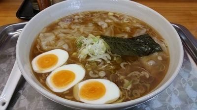 「ワンタン麺(中盛)(900円)+ゆで卵(50円)」@川越大勝軒の写真