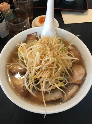 「ネギチャーシュー麺1040円」@喜多方ラーメン坂内 笹塚店の写真