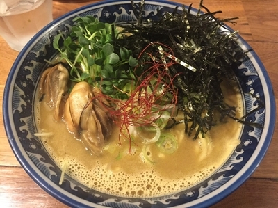 「牡蠣拉麺（900円）」@麺や佐市の写真