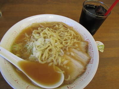 「蔵出醤油ラーメン（玉ネギ）+ｱｲｽｺｰﾋｰ「600円」」@喜多方食堂 浅草本店の写真
