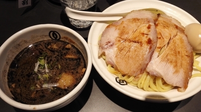 「濃厚相傳つけ麺黒　中盛り　1200円」@麺屋武蔵 武骨相傳の写真