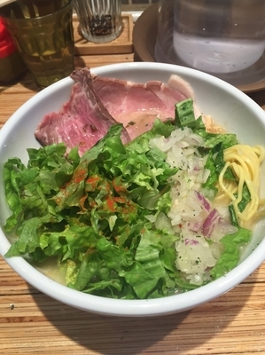 「鶏そば（A5国産山形牛バージョン）¥750」@NOODLE STOCK 鶴おかの写真