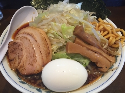 「【限定】天海ブラック900円、味玉100円、中盛り100円」@麺屋 天海の写真