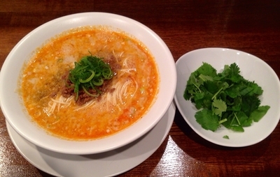 「担担麺　800円　パクチー100円　替玉100円」@創作麺工房 鳴龍の写真