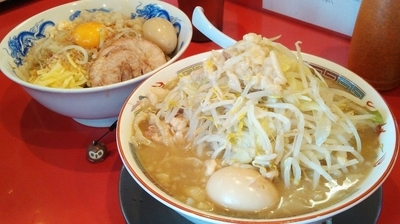 「ラーメン並盛+ヤサイ+アブラ+味玉」@ジャンプの写真