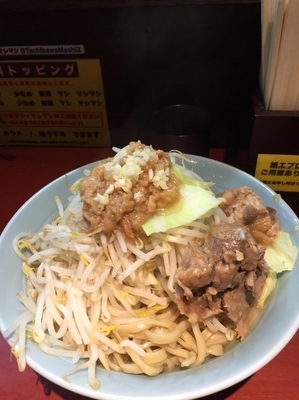 「中ラーメン」@立川マシマシ 神田駅前店の写真