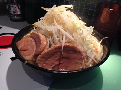 「らーめん（中盛り）750円＋100円」@ラーメン107の写真
