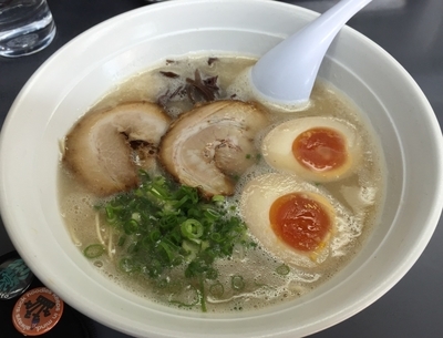 「博多ラーメン＋味付玉子＋替玉（￥650＋￥100＋￥100）」@博多一番の写真