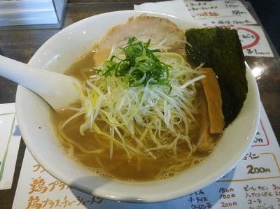 「魚介しょうゆラーメン_鯵（大盛）」@俺らラーメン ちょもらんまの写真
