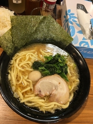 「ラーメン690円」@横濱家系ラーメン 壱角家 西新宿店の写真