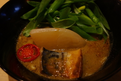 「サバみそカレーそば（限定）＋ランチ飯」@饗 くろ㐂の写真