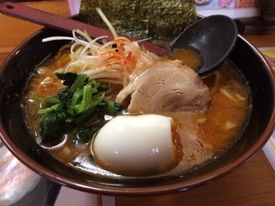 「うま辛とんこつらーめん ￥８００」@横浜豚骨らーめん やまと屋の写真