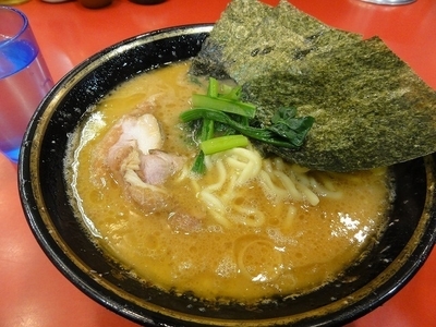 「ラーメン670円　麺硬め　濃い目」@家系総本山 ラーメン吉村家の写真
