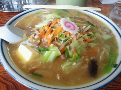 「しいたけ味噌ラーメン 680円、バター 100円」@まるた食堂の写真