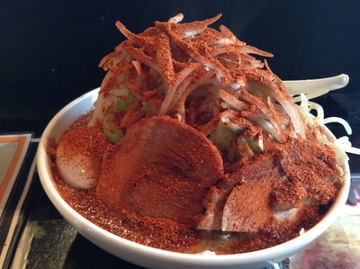 「ガッツリラーメン2号カタメやさいクーポン味玉一味唐辛子750円」@若旦那の写真