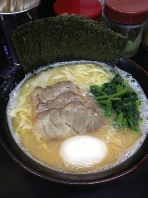 「6-3-1ラーメン中盛、硬め濃いめ」@横浜家系ラーメン 大津家 新大津店の写真