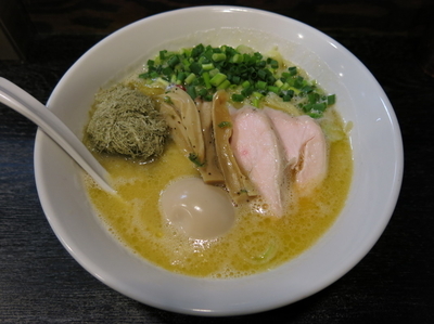 「鶏白湯ラーメン(塩)味玉：850円」@地鶏白湯専門 麺屋とりこの写真