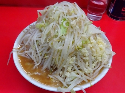 「ラーメン（700円）ヤサイニンニク」@ラーメン二郎 松戸駅前店の写真