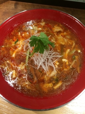 「酸辣湯麺980円」@新潟 三宝亭東京ラボ 中目黒店の写真