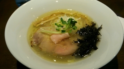 「あさり出汁地鶏そば（塩・平打ち麺）」@麺や 虎徹の写真