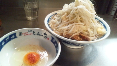 「塩ラーメン　麺少なめ、生玉子、やさい、にんにく」@らーめん大 蒲田店の写真