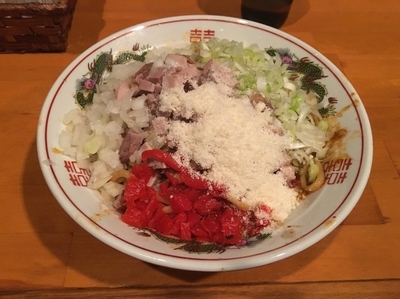 「カレー混ぜそば【ツイッター限定】+粉チーズ」@ファットンの写真