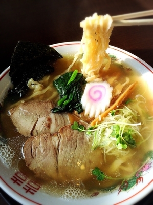 「煮干し中華そば（白醤油）¥750」@手打ち中華そば 㐂八の写真