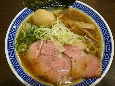 「中華そば￥760＋味玉（ポイントサービス）」@背脂煮干 丸め 新所沢店の写真