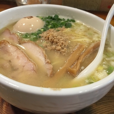 「白鶏ラーメン大 味玉」@鶏の穴の写真