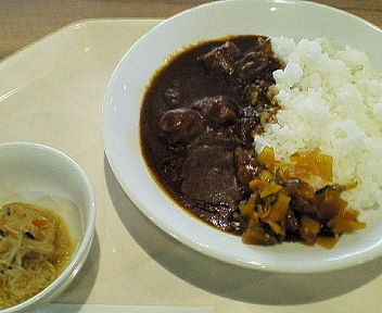 「シウマイカレー　８７０円」@崎陽軒 横浜赤レンガ倉庫店の写真