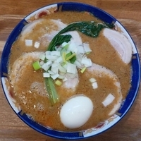「特製担々麺1000円」の大盛
