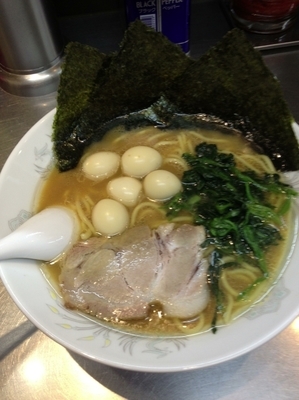 「ラーメンうずら増し、硬め」@豚骨らーめん みうら家の写真