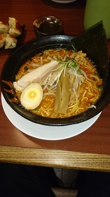 「らいとん辛みそらーめん（大盛り）」@らーめん 雷豚 白岡店の写真