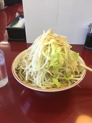「ラーメン（並）750¥野菜増し、辛め」@ジラフの写真
