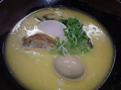 「白濁鶏そば(700円)(細麺)味玉(50円)ごはん半分(50」@鶏そば なんきちの写真