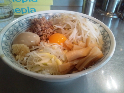 「油そば　麺少なめ、やさい、にんにく　850円」@らーめん大 汐留店の写真