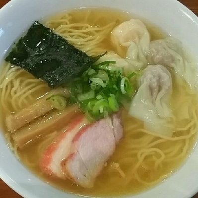 「白だし（ハーフ）特製ワンタン麺　９００円」@八雲の写真