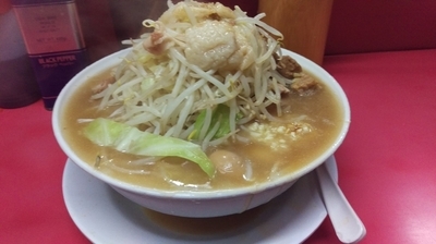 「特大豚増しラーメン + うずら【全ﾏｼ】」@ラーメン二郎 大宮店の写真