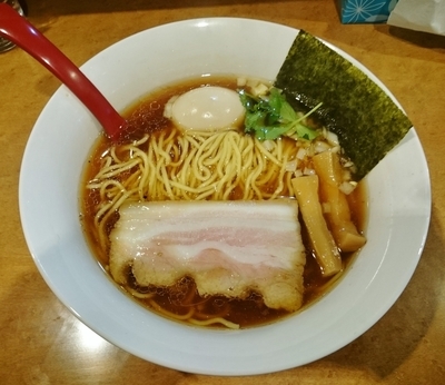 「アゴ出汁醤ラーメン（毎月末月曜限定） 800円＋味玉 100」@麺屋 紅の写真