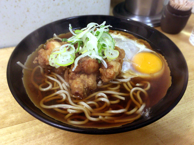 「いかげそそば(290円)+たまご(60円)」@六文そば 人形町店の写真